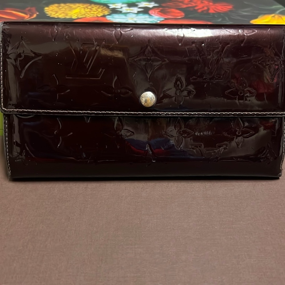 Louis Vuitton Burgundy Vernis SARAH long wallet